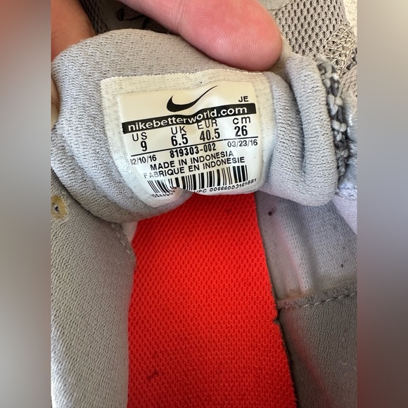 NIKE Women’s Revolution 3 Running shoe SIZE 9 - Picture 7 of 7